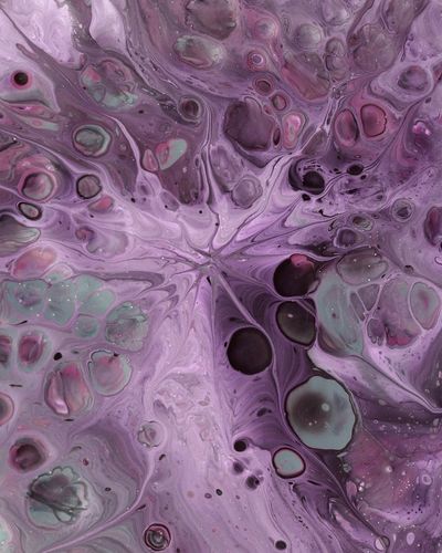 Soft violet geometric patterns for balance